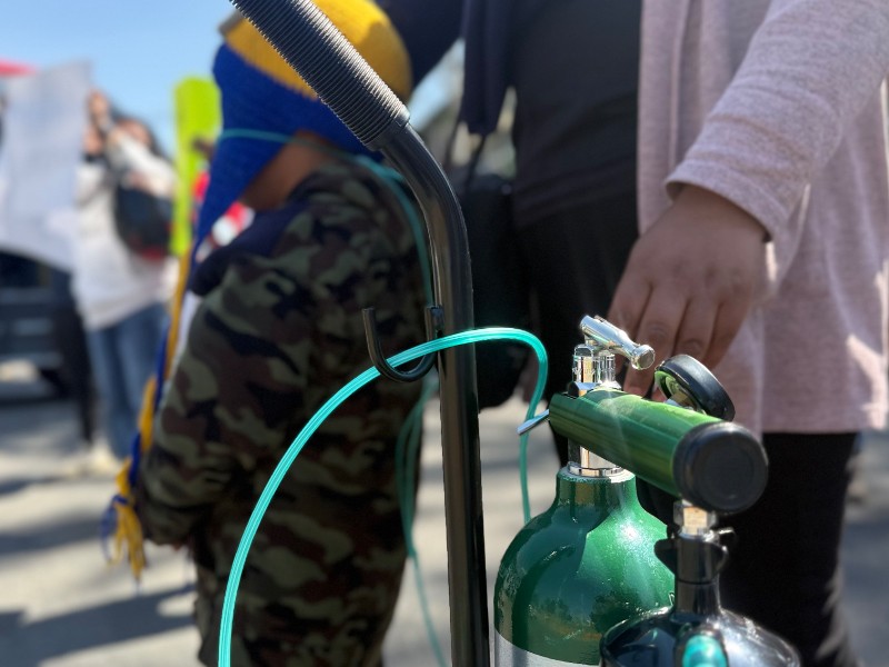 Niños con cáncer en Toluca se manifiestan en Paseo Tollocan