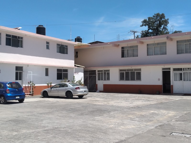 Niños de primaria Libertad toman clases ahora en una parroquia