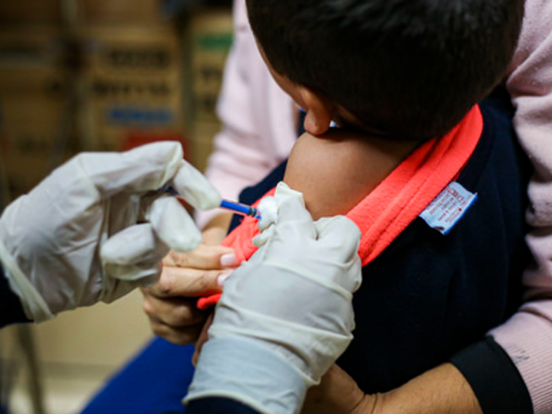 Niños del hogar Cabañas son vacunados contra COVID-19