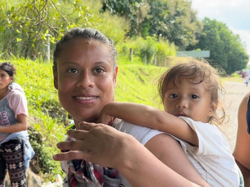 Niños Migrantes sufren deshidratación en caravana migrante