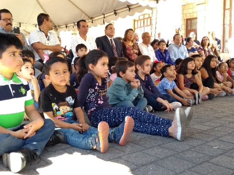 Niños tepicenses invitan a leer