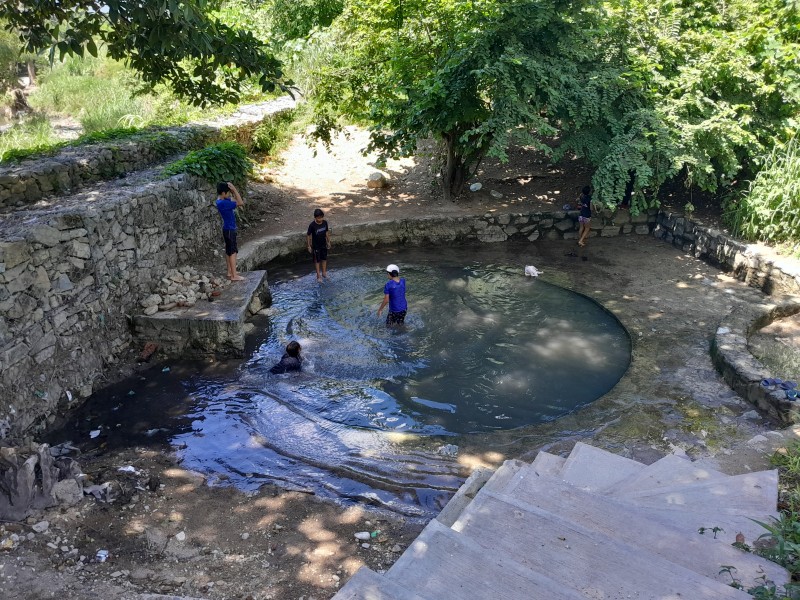Niños y adultos disfrutan de balneario natural en Tuxtla Gutiérrez