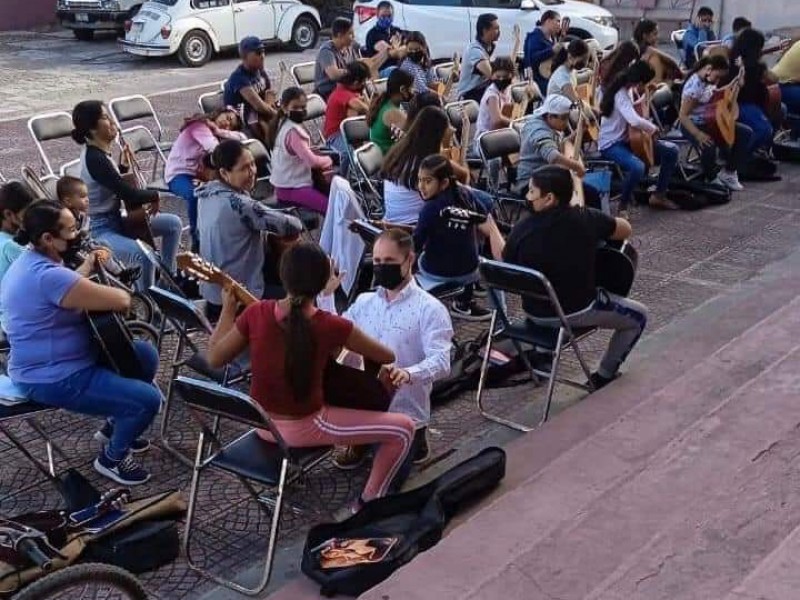 Niños y jóvenes de Ixtlán participan en actividades culturales