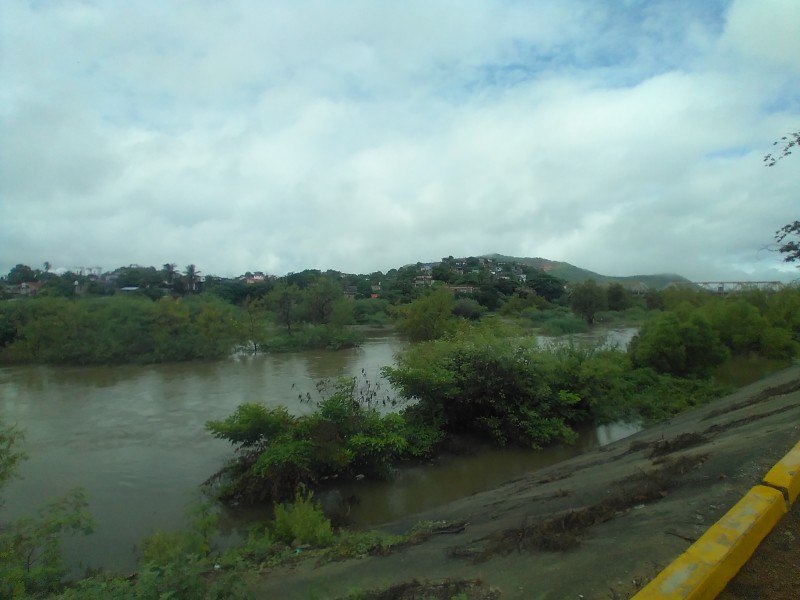 Nivel del río Tehuantepec al 50% tras fuertes lluvias