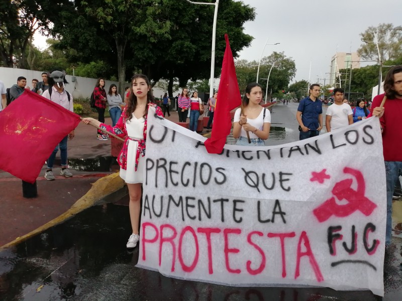 ¡No al tarifazo a transporte! Gritan manifestantes