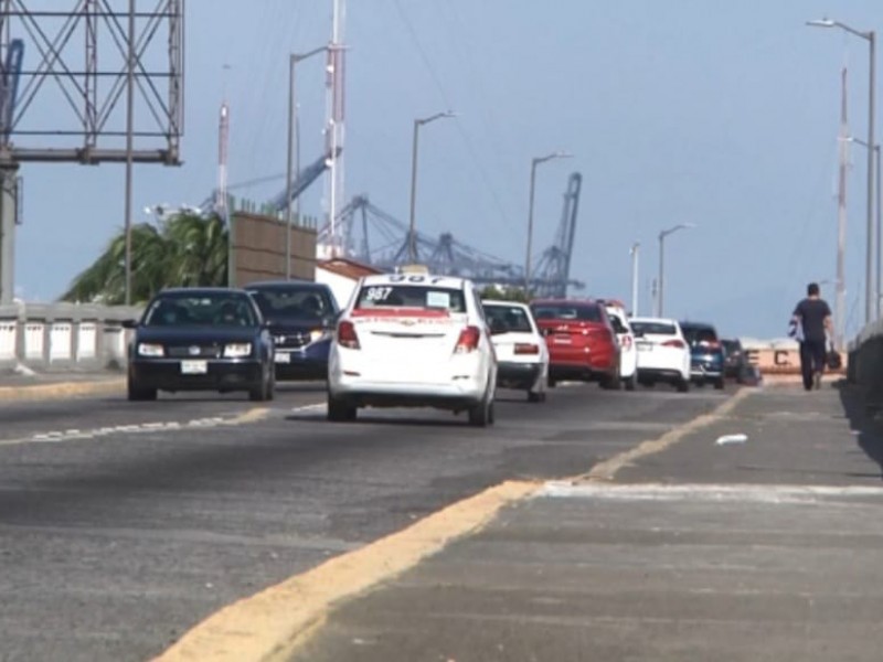 No es posible circulación de camiones en puente Morelos:Obras