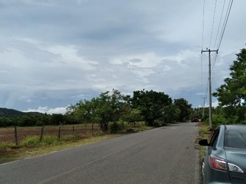 No hay luminarias en carretera a playa Linda, señalan vecinos