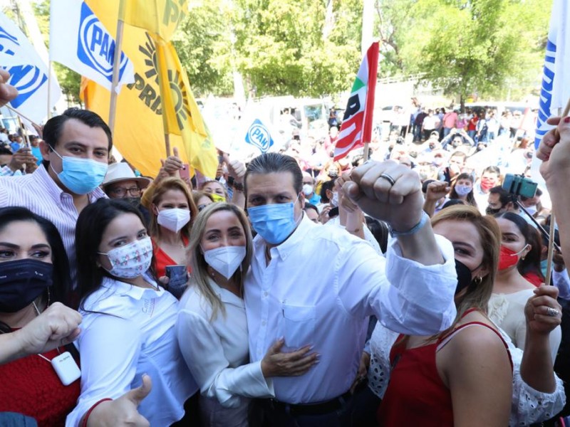 No los invité: Mario Zamora sobre aglomeraciones en su registro