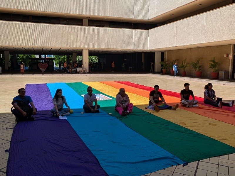 ¡No más crímenes de odio! Colectivos LGBT protestan en Palacio de Gobierno