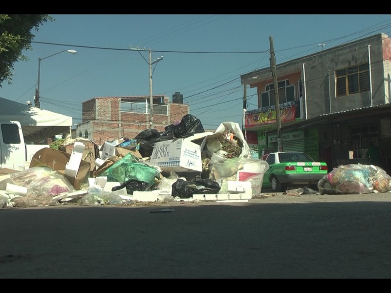 Comerciantes de Valtierrilla molestos por vecinos 