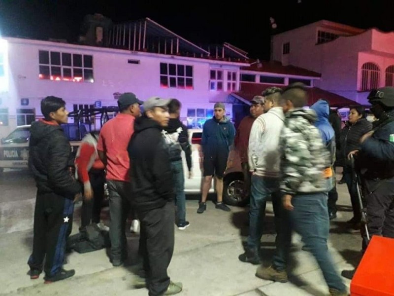 No respetan contingencia y arman fiesta en gasolinera de Oriental