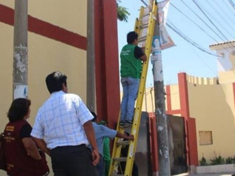 No respetan la ley y colocan propaganda electoral