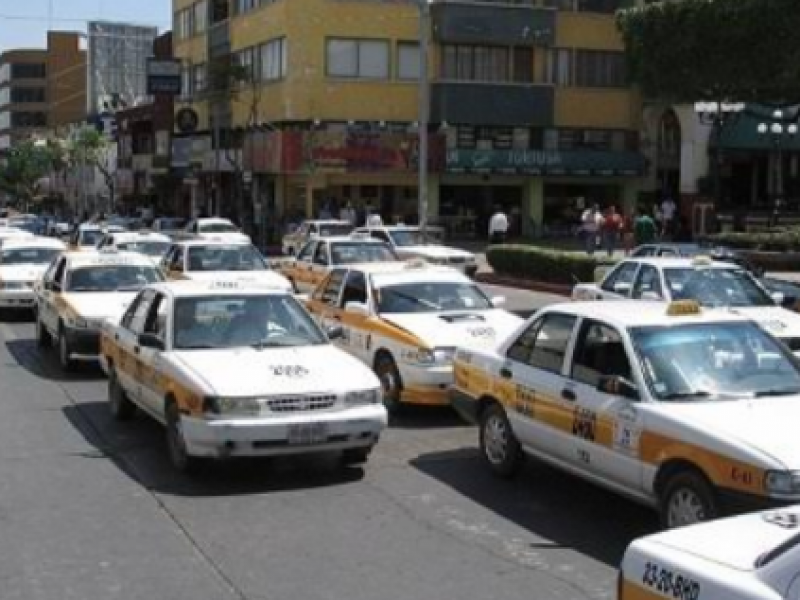 No son taxis irregulares asaltantes: Transportistas