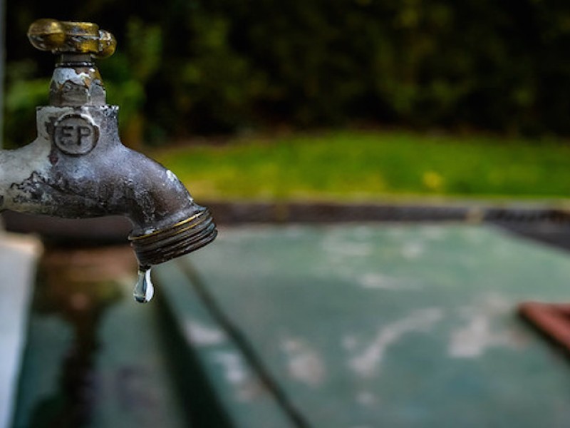 No van a la escuela por la falta de agua