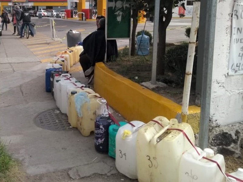 No venta de gasolina en garrafas causa enojo