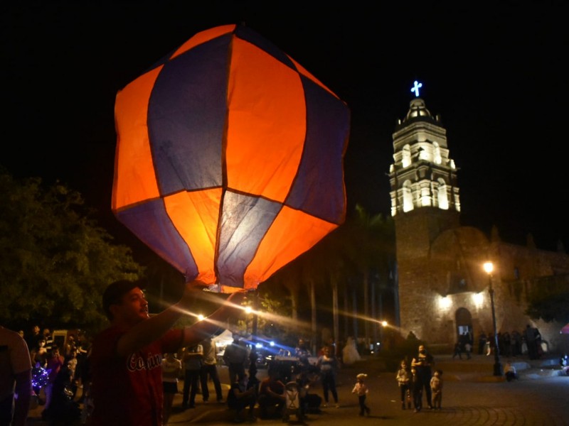 Noche de globos y música clásica en Mocorito