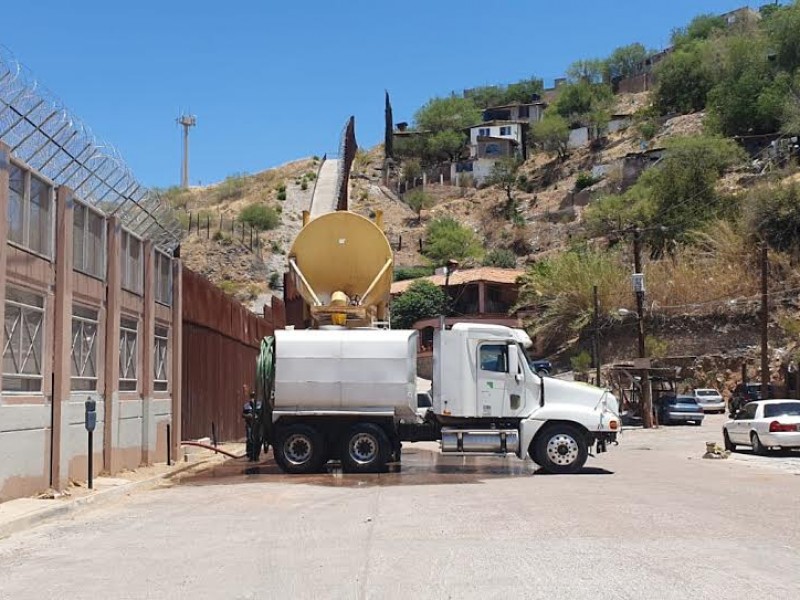 Nogales, Sonora recibe agua de Arizona para combatir desabasto