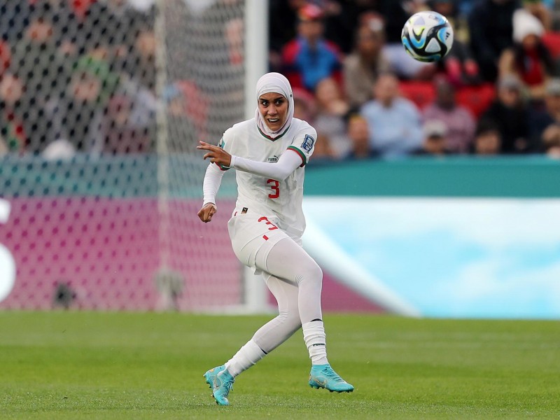 Nohalia Benzina, primera futbolista en portar hiyab en un Mundial