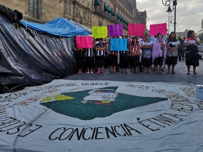 Normalistas chiapanecos marchan en la CDMX