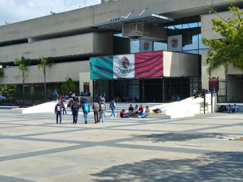 Normalistas se oponen al cierre de instituciones