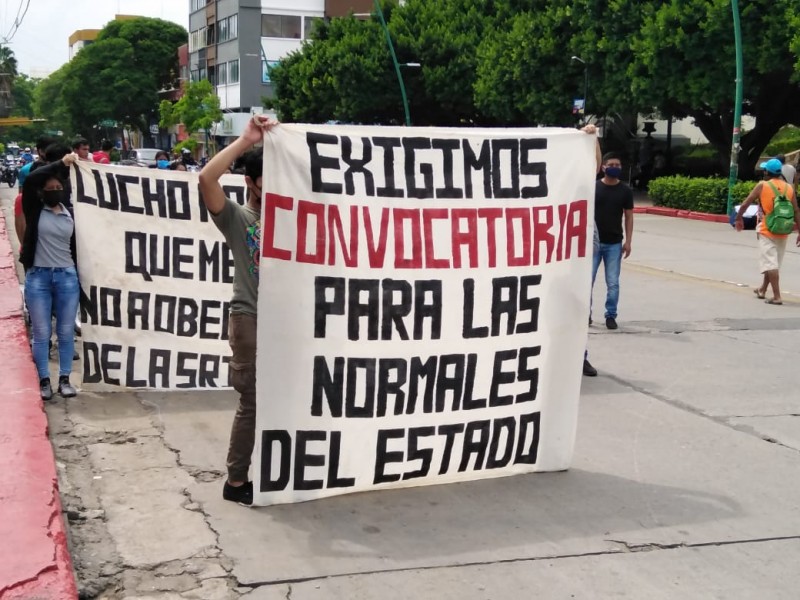 Normalistas exigen convocatoria para nuevo ingreso