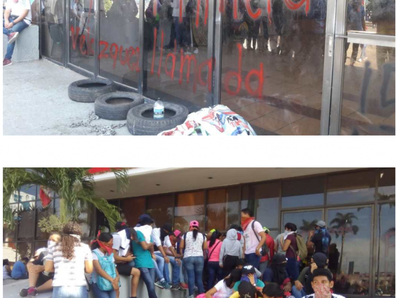 Normalistas ocasionan destrozos en alcaldía de Tapachula