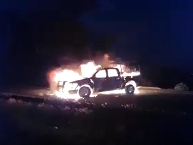 Normalistas queman una patrulla en Morelia