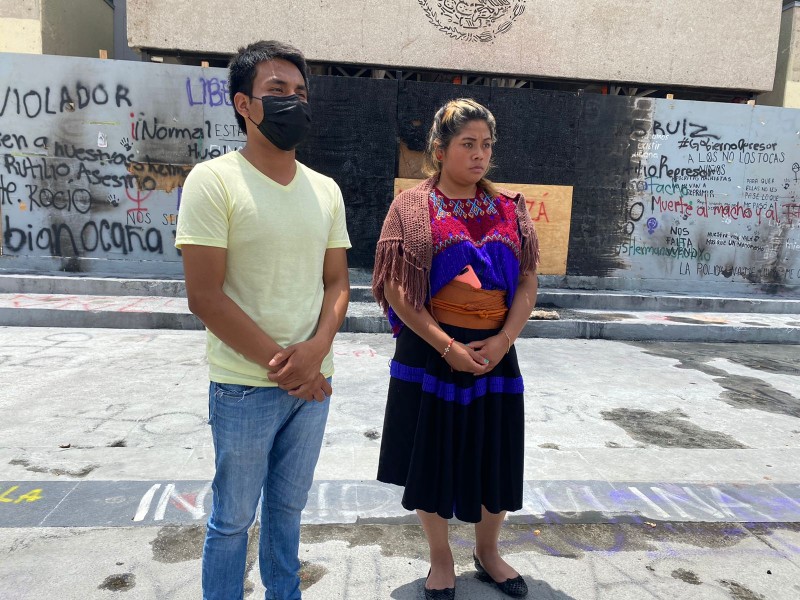 Normalistas realizan mitin frente a Palacio de Gobierno