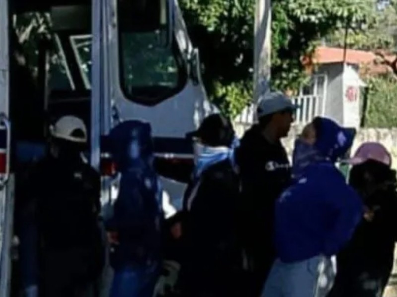 Normalistas retienen camiones del transporte público en la Ciudad de Oaxaca Normalistas retienen camiones del transporte público en la Ciudad de Oaxaca