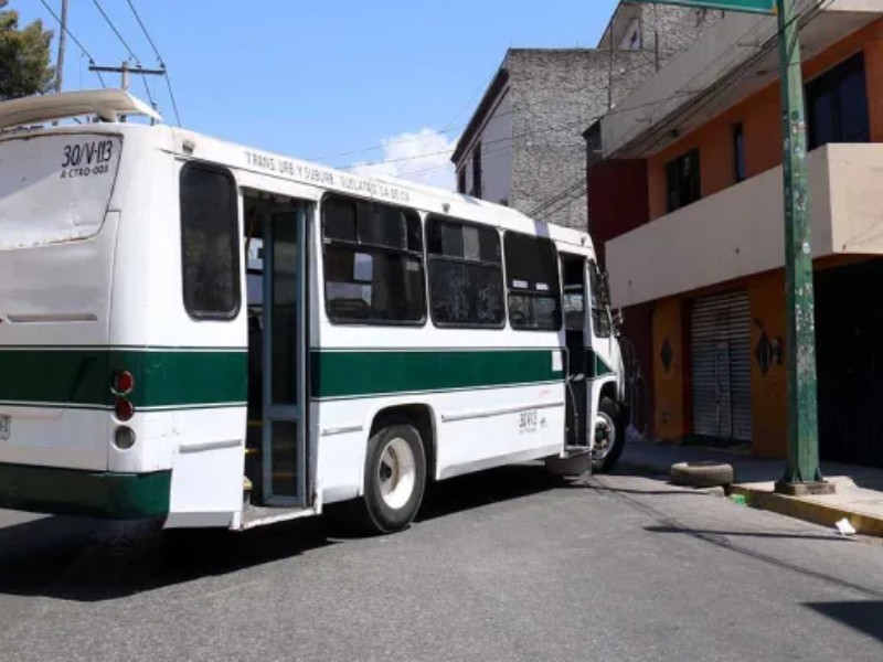Normalistas retienen camiones en Oaxaca para exigir contratación laboral