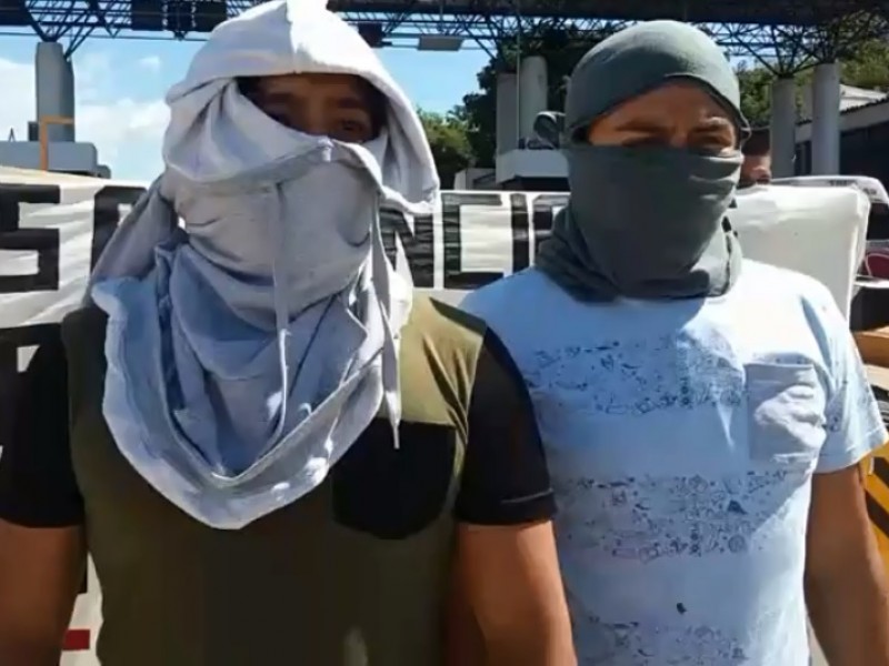 Normalistas se manifiestan en caseta de cuota SCLC-Chiapa