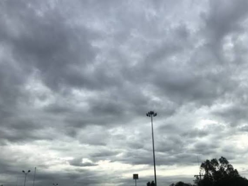 Nublados y chubascos en amplias regiones de Sonora