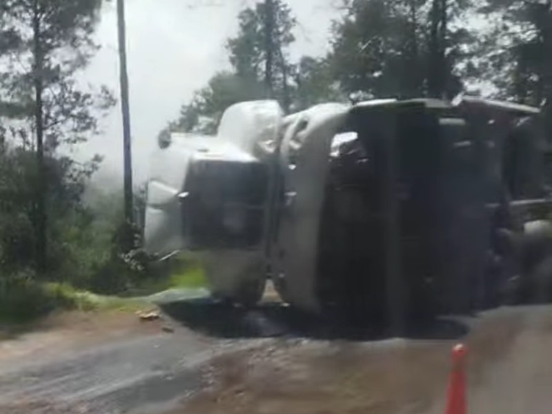 Nueva volcadura sobre la carretera Xalapa-Perote