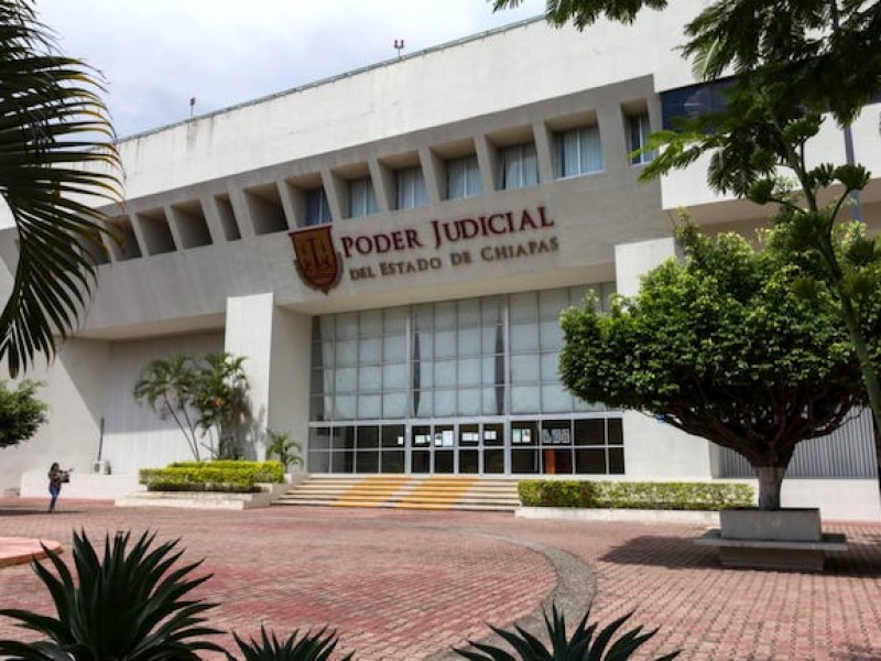 Nuevamente abogados exigen la apertura de tribunales