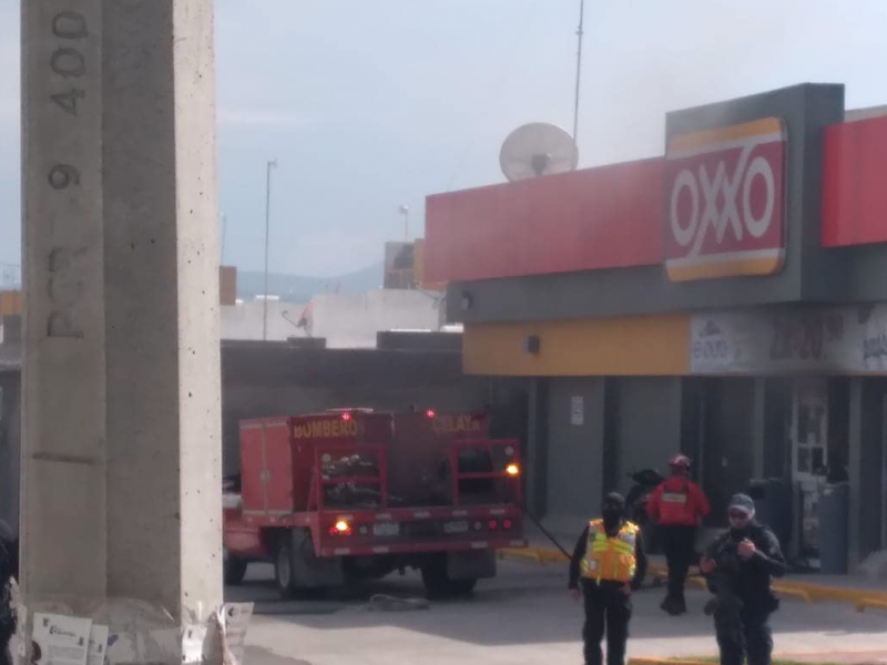 Nuevamente incendian Oxxo en Celaya