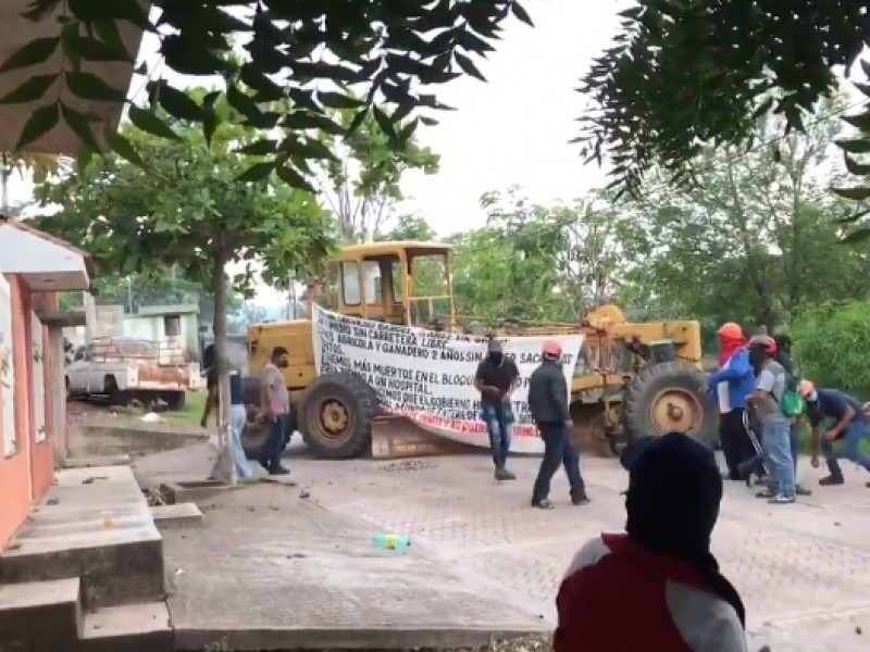 Nuevamente pobladores y militares se enfrentan en Aguililla 