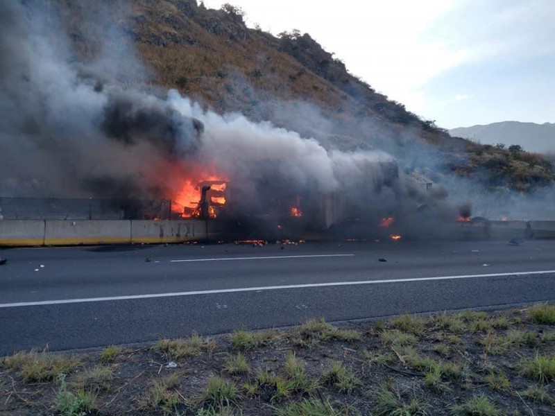 Nuevamente se suscita accidente e incendio en autopista Guadalajara-Tepic