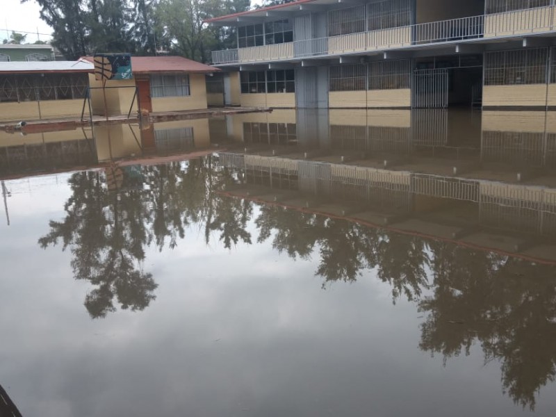 Nueve escuelas afectadas por lluvias en León