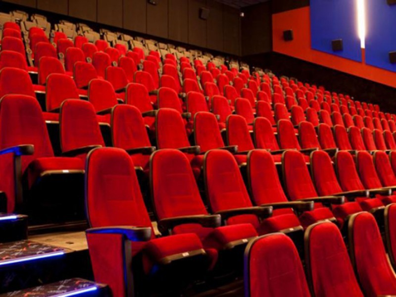 Nuevo aforo en cines provocó aglomeraciones; autoridades ajustan protocolos