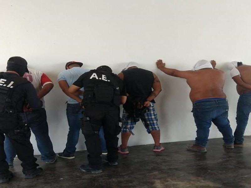 Nuevo cateo en Juchitan, aseguran drogas y celulares