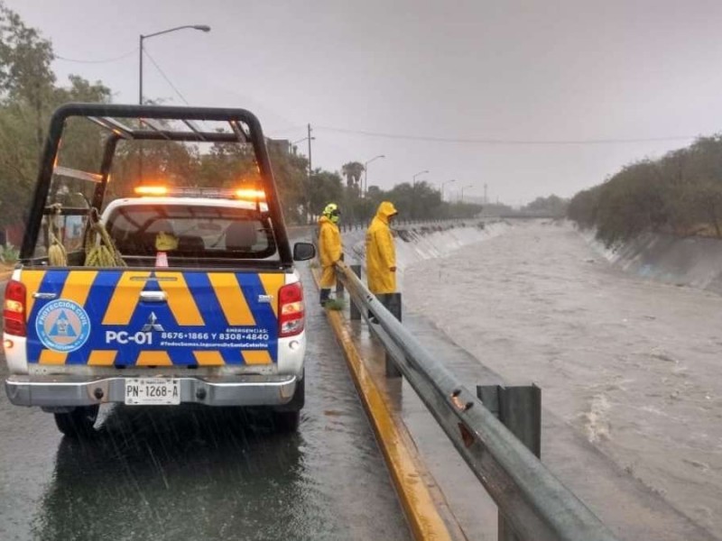 Nuevo León detiene actividades y atiende emergencia por 