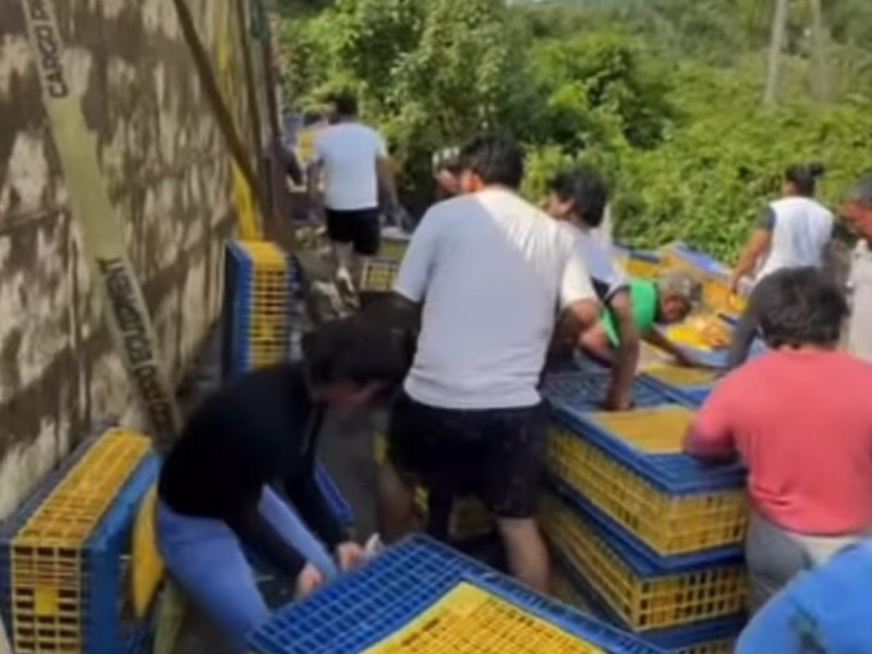 Nuevos actos de rapiña tras volcadura en la Xalapa-Veracruz