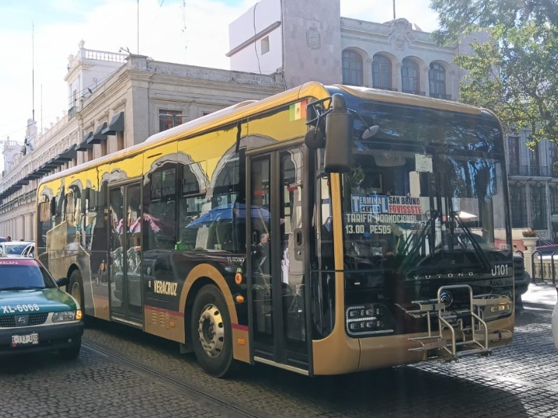 Nuevos, bonitos y caros: cobran 13 pesos en los nuevos camiones Ulúa