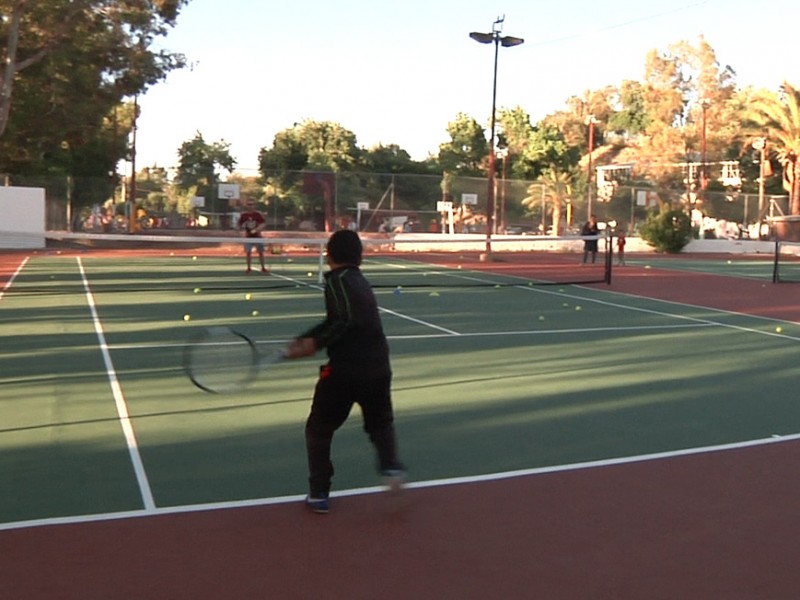 Nuevos cursos de tenis en la unidad deportiva