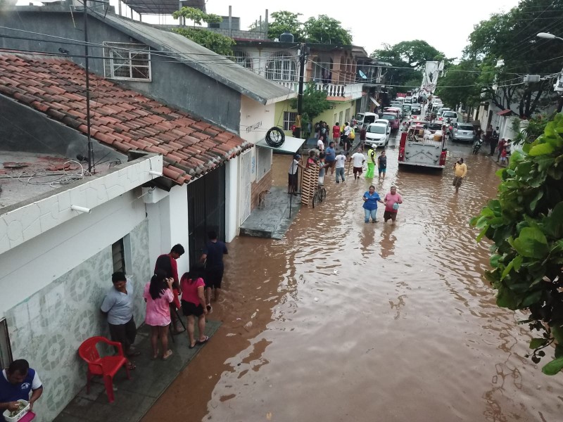 Nuevos lineamientos no permiten apoyos a damnificados por lluvias