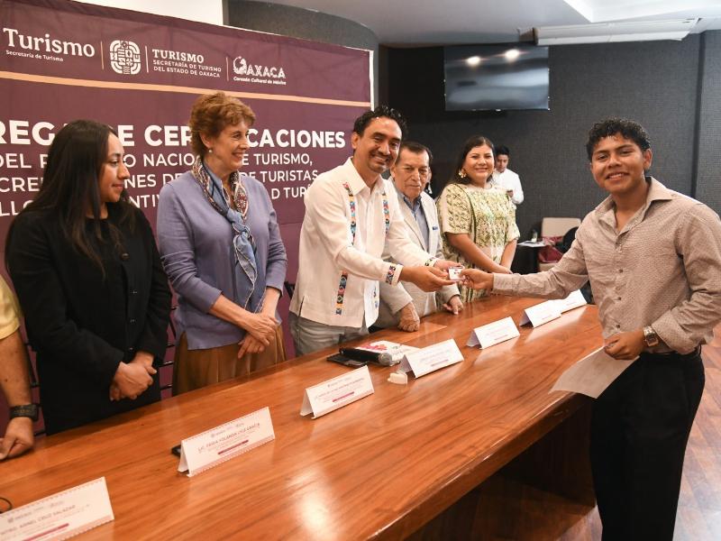 Oaxaca avanza en competitividad turística: Entregan 122 certificaciones y distintivos de calidad
