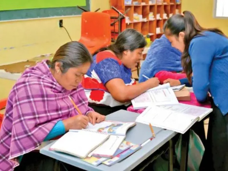 Oaxaca impulsa educación indígena con alfabetización bilingüe