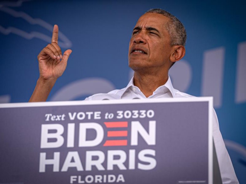 Obama pide votar por Biden para dejar atrás tiempos oscuros