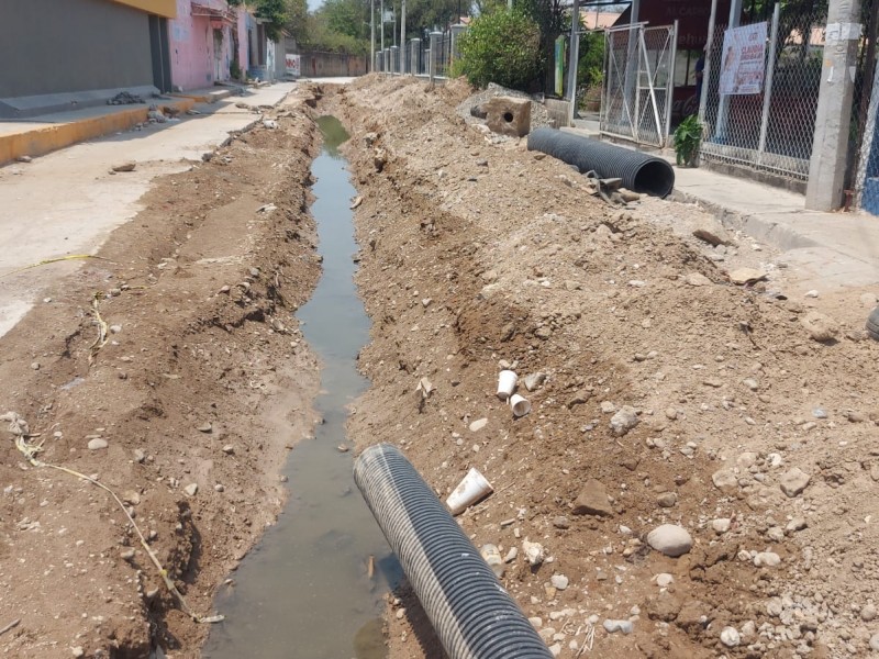 Obra de drenaje deja afectaciones económicas a comerciantes en Tehuantepec