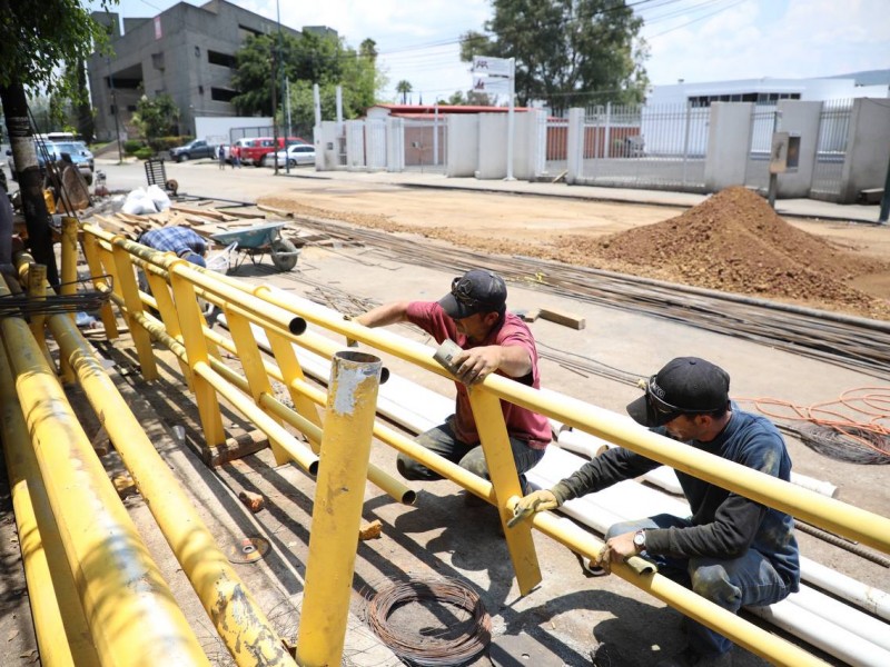 Obra del puente en Siervo de la Nación, a 90%